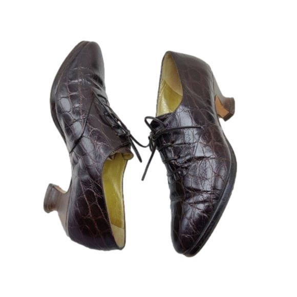 Joan & David Antique/ Vintage Style Spool Heel Pointy Toe Alligator Lace Up Pump - Picture 9 of 15